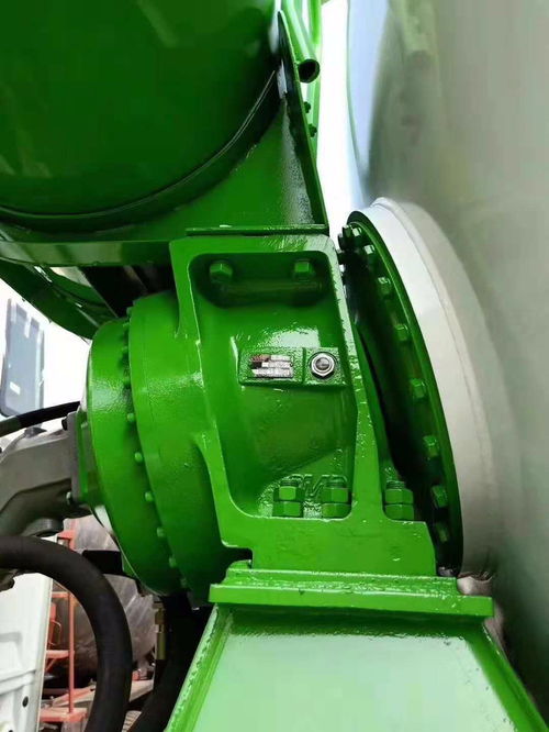 程力攪拌車(chē)廠家供應(yīng)，專業(yè)機(jī)電設(shè)備歡迎來(lái)電訂購(gòu)